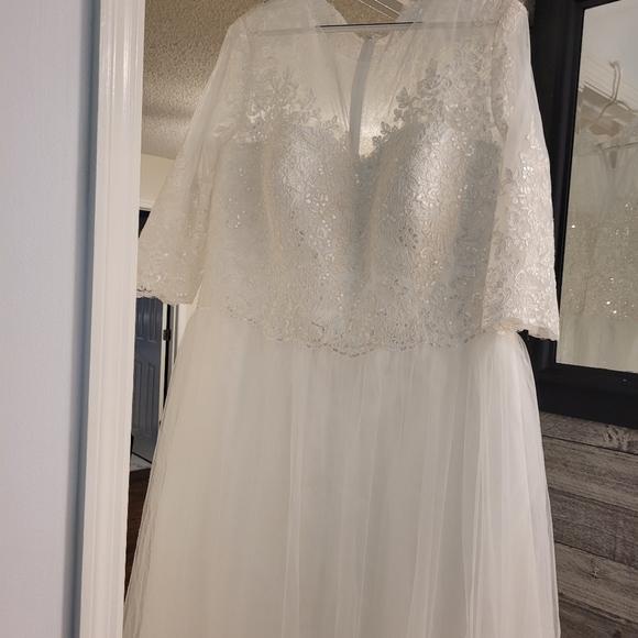 Wedding dress - Picture 4 of 9